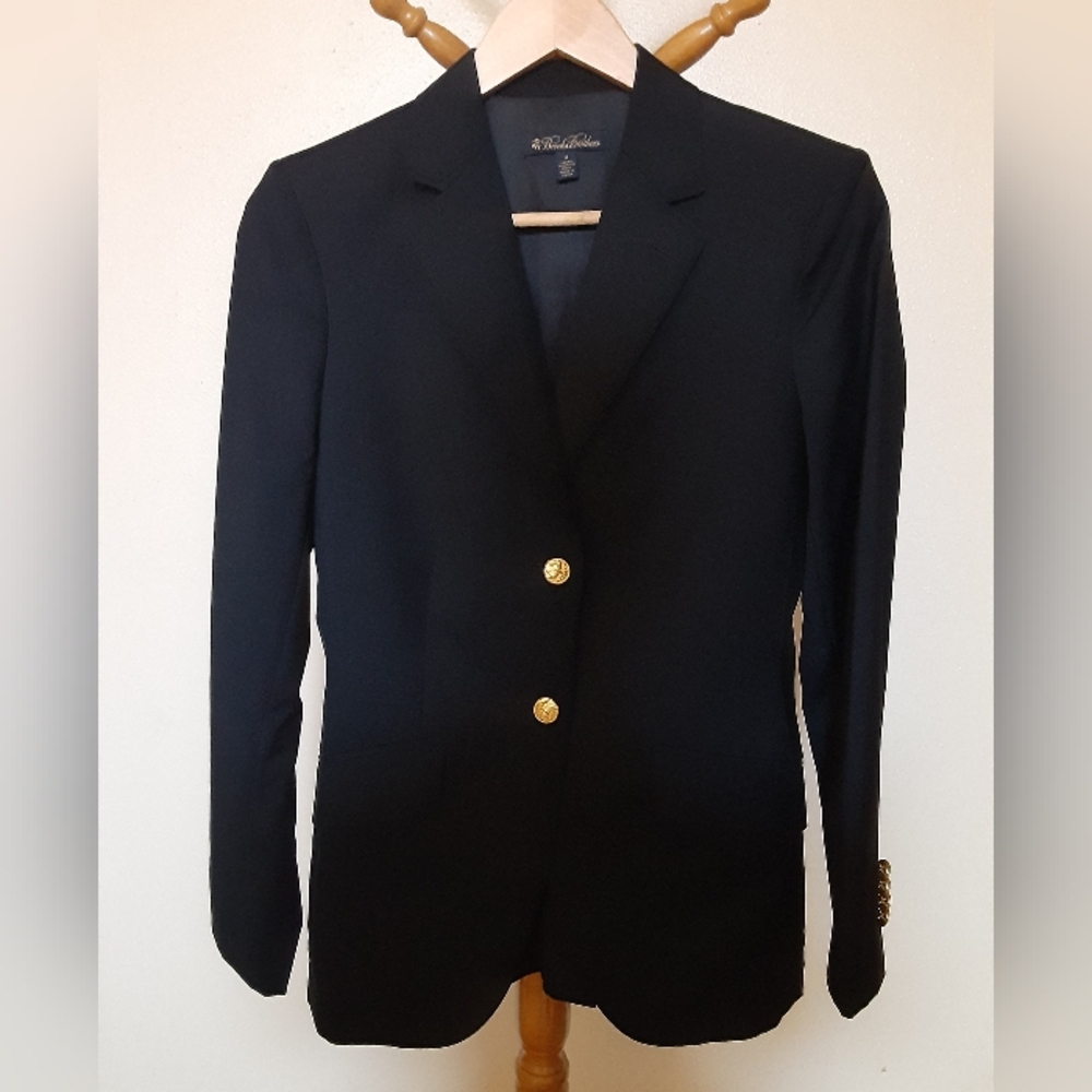 Brooks Brothers 100% Merino Wool Navy Blazer with Gold Buttons Size 4 - Like New